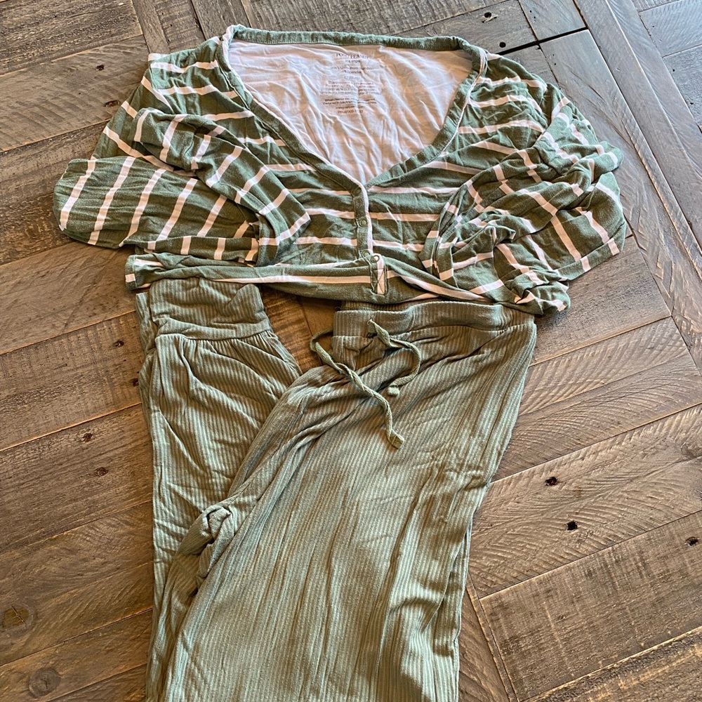 Posh Peanut Women’s Pajamas XL Sage Stripes GUC 🐶🚭